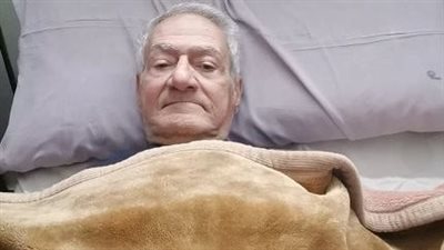 القهوة منعته من المشي.. محمد قشطة يحارب المرض وابنته تكشف تفاصيل حالته