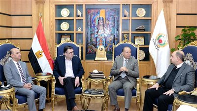  جامعة المنصورة تبحث تنشيط التبادل الطلابى مع وفد جامعة مانشستر لطب الأسنان 