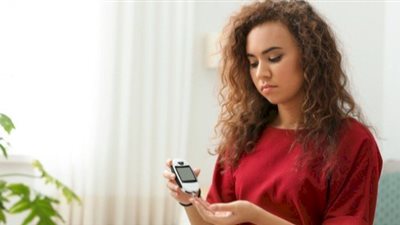 أبرزها سواد الجلد.. 5 أعراض غير معروفة لزيادة نسبة السكر في الدم