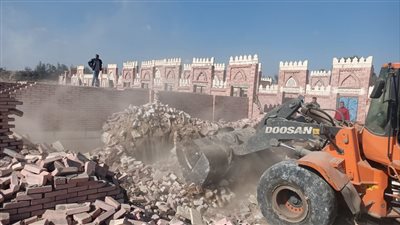 محافظ القليوبية يستكمل الحملة المكبرة لإزالة تعديات المقابر بأرض جمعية النصر بالخانكة 