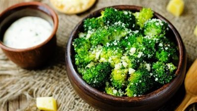 بروكلي مشوي مع جبن البارميزان