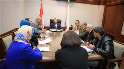 نائب محافظ سوهاج يتابع سير عمل المراكز التكنولوجية