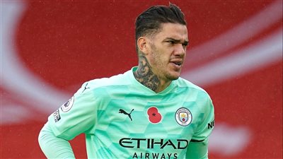 متفوقا على بونو وكورتوا ..إيدرسون يحصد جائزة the best لأفضل حارس بالعالم