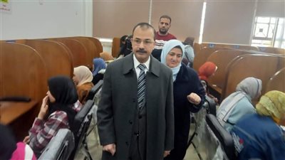 نائب رئيس جامعة بنها يتفقد لجان الامتحانات بكلية التمريض 