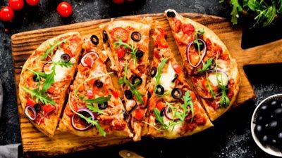 بالطريقة الصحية.. حضري بيتزا بشرائح الرومي والشوفان