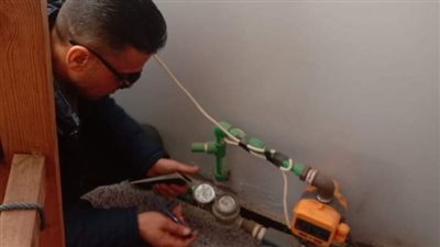 إزالة التعديات على شبكات المياه والصرف الصحي بكفر صقر