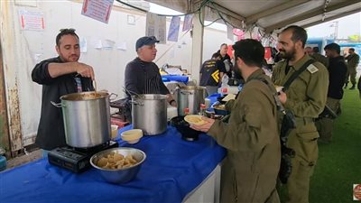 لحوم وفواكه وحلويات.. الاحتلال يغري جنوده بحرب الـ 