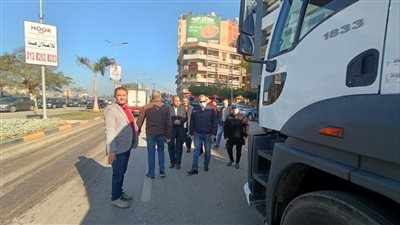 محافظ القليوبية يتفقد استلام سيارتين قلاب لدعم منظومة النظافة بالخصوص وكفر شكر