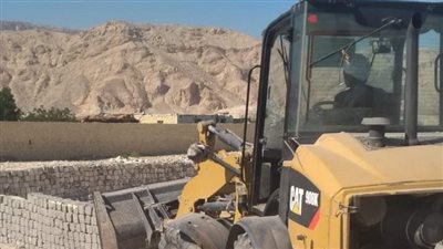 إزالة فورية 4 حالات تعد بقرية المحروسة بقنا