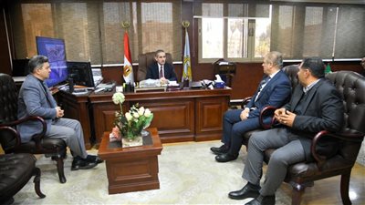 محافظ الغربية يناقش تطوير منظومة المراكز التكنولوجية