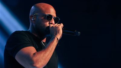 تفاصيل مشاركة نجم فرقة شارموفوز في عمل سينمائي جديد