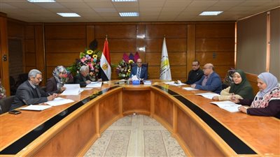 رئيس جامعة أسيوط يوجه بتيسير إجراءات حصول المرضى على المستحضرات الجافة