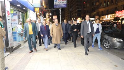 محافظ القاهرة يقود حملة لرفع الاشغالات وتسيير الحركة المرورية بوسط المدينة
