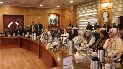 المصرية للمطارات تحتفل بتوقيع عقد ترخيص ادارة وتشغيل مطاعم وكافيتريات مبنى الركاب (1)