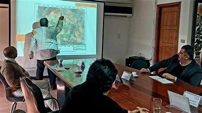 نائب محافظ القاهرة للمنطقة الجنوبية تواصل بحث تسريبات المياه أسفل هضبة المقطم 