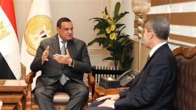 وزير التنمية المحلية يتابع مع محافظ الغربية موقف مشروعات حياة كريمة