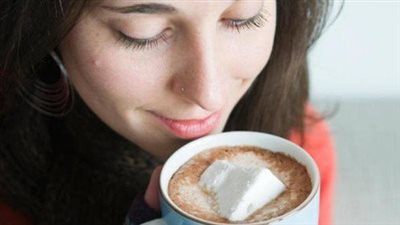 مشروب شهير يحمي من السبب الرئيسي للوفاة حول العالم.. طبيبة تكشف مفاجأة