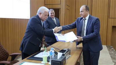 محافظ جنوب سيناء يكرم نائب رئيس هيئة قضايا الدولة