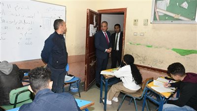 محافظ الفيوم يتفقد لجان امتحانات الشهادة الإعدادية 