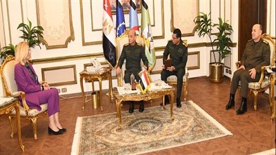 وزير الدفاع يلتقى كبير منسقى الشئون الإنسانية وشئون إعادة إعمار غزة