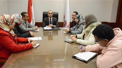 نائب محافظ سوهاج يعقد اجتماعا مع فريق مبادرة 