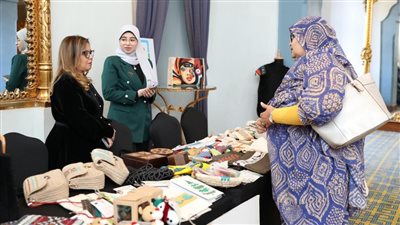 قومي المرأة يُنظم معرض 