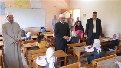 رئيس أزهر سوهاج يتفقد لجان امتحانات الشهادتين الإبتدائية والإعدادية