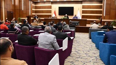 فودة يناقش خطط  تشغيل وإدارة الممشي السياحي 