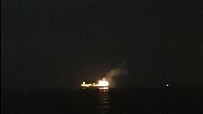 الحوثيون يقصفون سفينة أمريكية .. والصحافة العبرية: لم يتأثروا بإدراجهم كمنظمة إرهابية