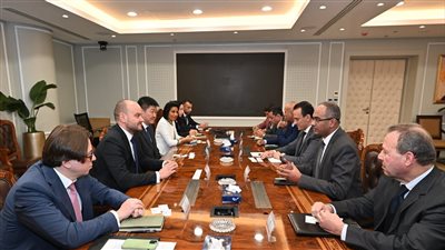 مسؤولو الإسكان يبحثون سبل التعاون مع ممثلي بنك التنمية الجديد