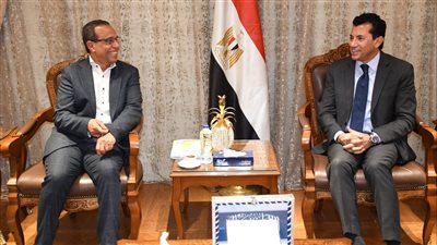 وزير الرياضة ورئيس الإسماعيلي يناقشان الخطط والبرامج الاستثمارية للنادي