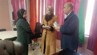 تسليم منح وإعانات اجتماعية وصحية لعمالة غير منتظمة بالإسماعيلية