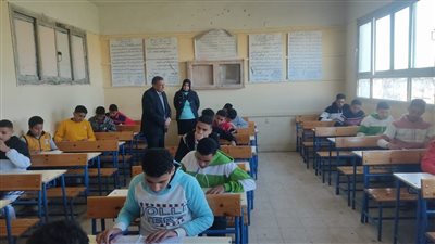   استبعاد رئيس لجنة ومراقب دور بعد رصد حالة غش إلكتروني بالبحيرة 