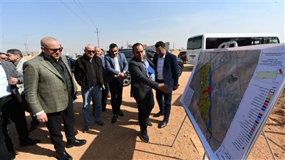وزير الإسكان يتفقد أعمال الطرق والمرافق بالمناطق المضافة لمدينة الشروق 