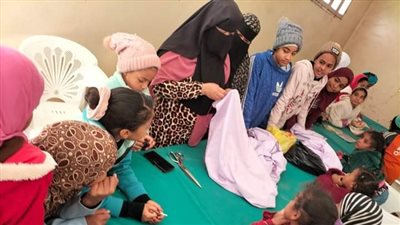 ورشة تدريبية لتعليم التطريز بمركز شباب الوقف 