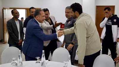 سفير مصر فى الإمارات يطمئن على بعثة الزمالك 