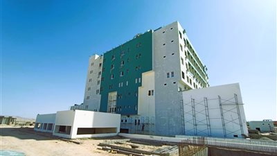 4 مستشفيات في قنا تحت التطوير.. والمحافظ يُوجه بالإنهاء السريع 