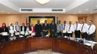 محافظ الفيوم يكرم العاملين بمركز سيطرة الشبكة الوطنية 