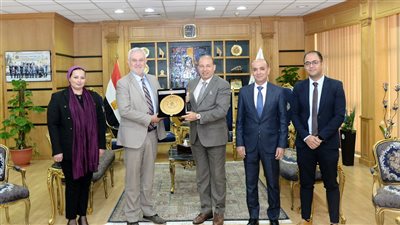 نائب رئيس جامعة Kent الامريكية في زيارة جامعة المنصورة لبحث سبل التعاون.