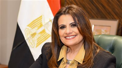 وزيرة الهجرة تتلقى استفسارات بشأن الأراضي والوحدات السكنية للمصريين بالخارج