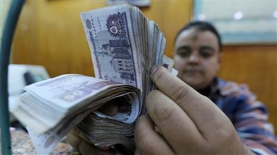 خبير مصرفي يكشف الحل السحري لإنقاذ مصر من الأزمة الاقتصادية 