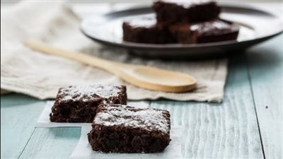 أسرع طريقة لعمل براونيز شوكولاتة بالمايكروويف