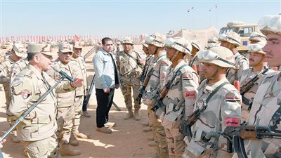 رئيس الأركان يشهد إجراءات تفتيش الحرب لإحدى وحدات المدفعية بالمنطقة المركزية العسكرية