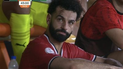 أمم إفريقيا.. إصابة محمد صلاح وخروجه من مباراة مصر وغانا (فيديو)