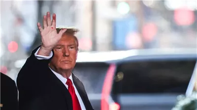 أصابع ترامب الملطخة بالدماء تشعل الجدل: هل هو مريض بالزهري؟