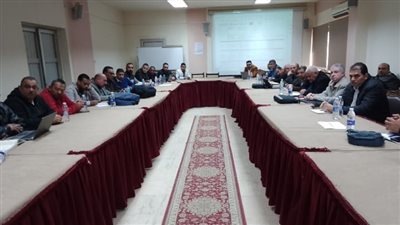 مياه الفيوم تناقش الموقف التنفيذي لمشروعات برنامج توسعات الصرف الصحي 