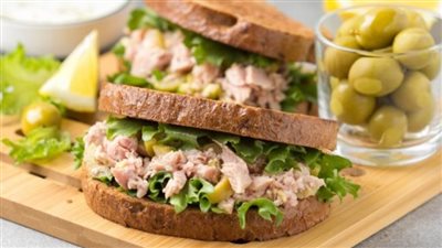 ساندويش التونة بالخضار المشوية