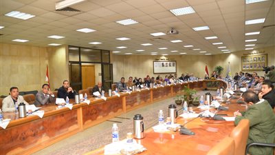 مناقشة  دور الصحافة والإعلام في دعم فعاليات جامعة اسيوط  