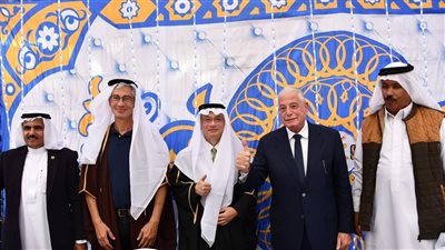 محافظ جنوب سيناء يدعو السفير اليابانى على مأدبة غداء بدوى