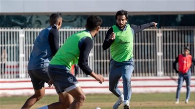 فقرة فنية للاعبى الزمالك باستاد ال نهيان